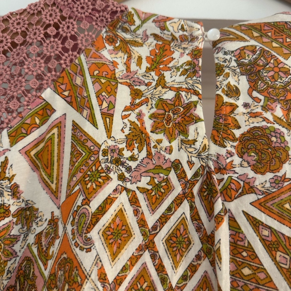 Floral Embroidered Women's Top by Tiny, bought at Anthropologie, Size XL - Picture 4 of 7